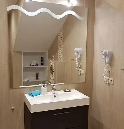Apartment Tuenderlak Vendeghaz *