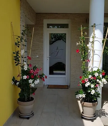 Apartament Tuenderlak Vendeghaz